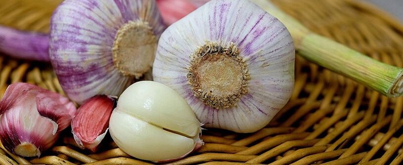Garlic will complement the complex treatment of prostate inflammation