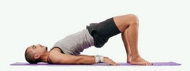 Man performs the exercise